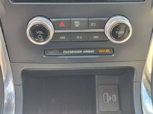 Used 2022 Ford Edge Titanium w/ Equipment Group 301A AWD/4WD image 20
