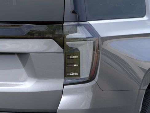 New 2026 Chevrolet Suburban High Country AWD/4WD image 12