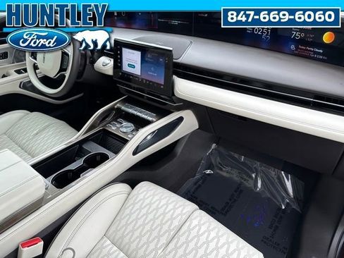 Used 2025 Lincoln Nautilus Black Label w/ Jet Appearance Package AWD/4WD image 10