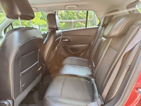 Used 2022 Chevrolet Trax LT w/ Driver Confidence Package image 28