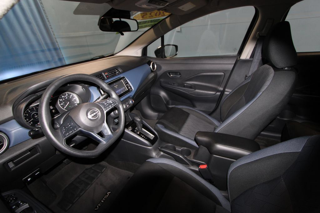 Used 2025 Nissan Versa SV FWD image 2
