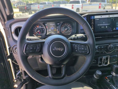 Used 2024 Jeep Wrangler Unlimited Sport AWD/4WD image 18
