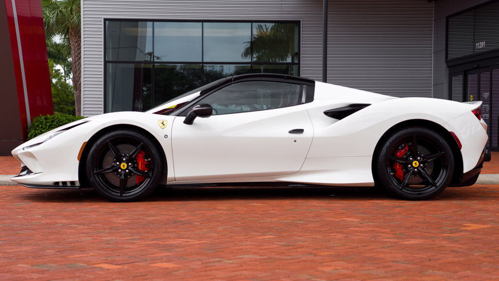 Used 2022 Ferrari F8 Tributo RWD image 32