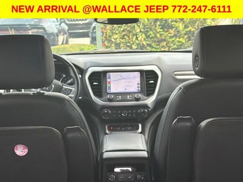 Used 2023 GMC Acadia SLT w/ Preferred Package FWD image 15