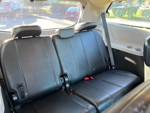 Used 2017 Toyota Sienna SE image 13