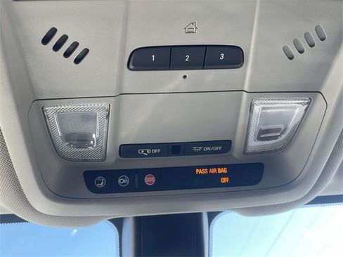 Used 2018 Chevrolet Equinox LT image 25