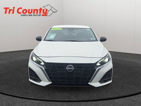 Used 2025 Nissan Altima 2.5 SV FWD image 2