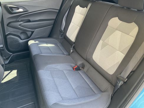 Used 2025 Chevrolet Trax LS FWD image 33