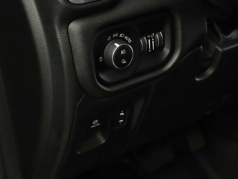 Used 2022 RAM 1500 Laramie AWD/4WD image 10