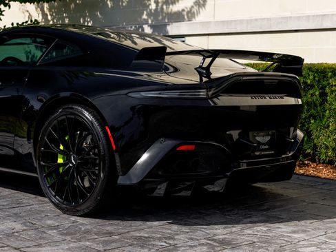 Used 2023 Aston Martin V8 Vantage Coupe image 38