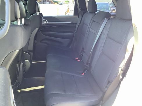 Used 2018 Jeep Grand Cherokee Laredo image 24