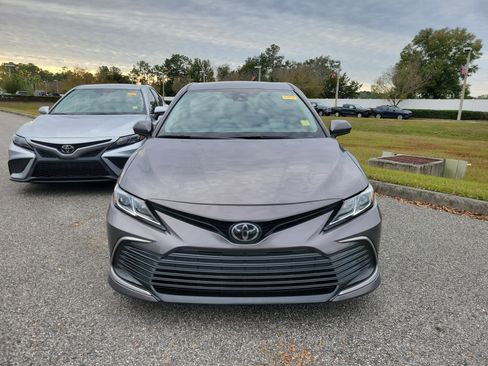 Used 2023 Toyota Camry LE image 2