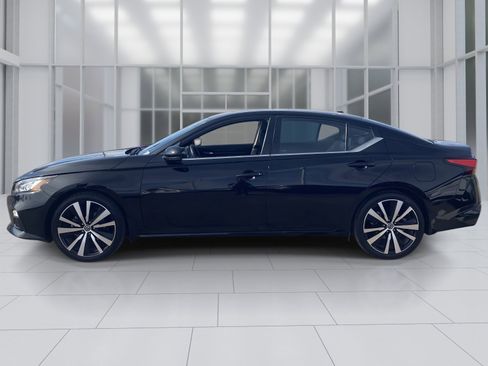 Certified 2021 Nissan Altima 2.5 SR w/ SR Premium Package image 3