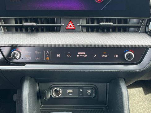 New 2025 Kia Sportage SX FWD image 15