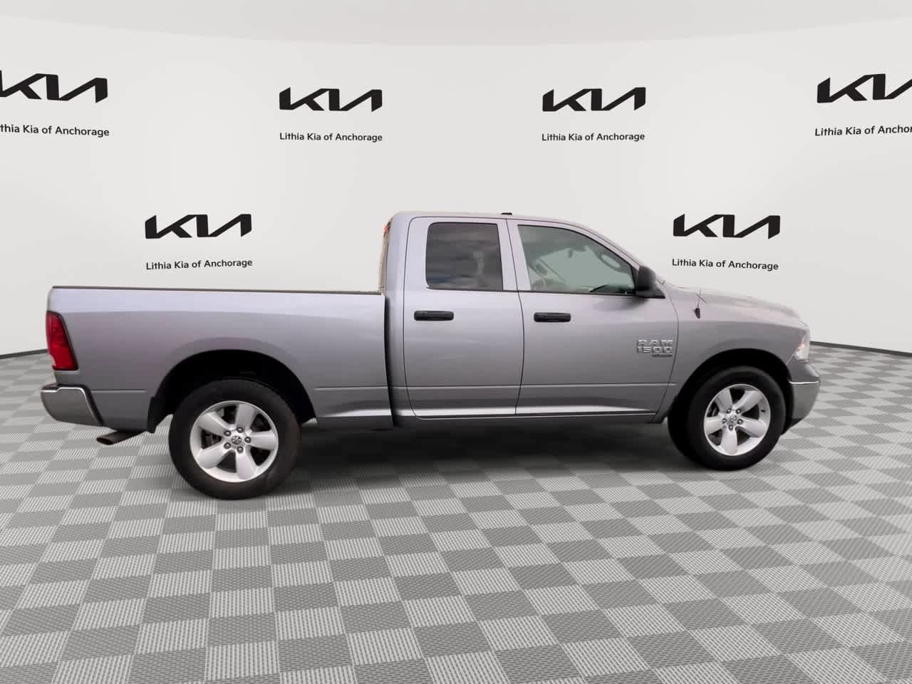 Used 2024 RAM 1500 Classic SLT AWD/4WD image 9