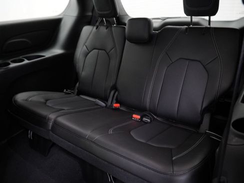 New 2027 Chrysler Pacifica Select FWD image 18