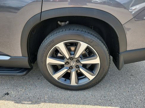 Certified 2024 Honda Pilot Elite image 9