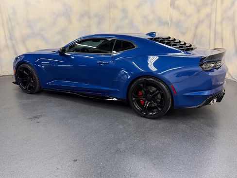 Used 2019 Chevrolet Camaro SS RWD image 4