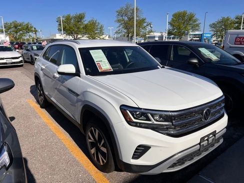 Used 2022 Volkswagen Atlas Cross Sport SE AWD/4WD image 1