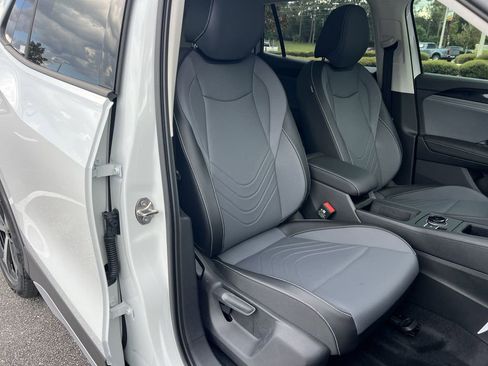 New 2025 Volkswagen Tiguan SE image 24