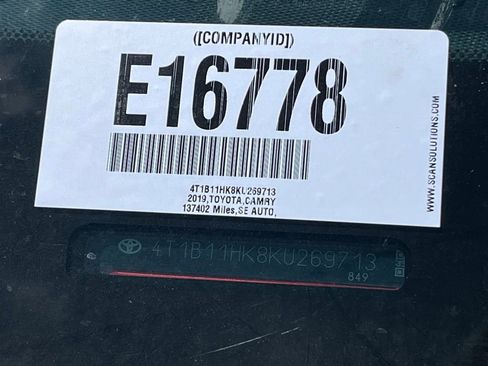 Used 2019 Toyota Camry SE FWD image 2