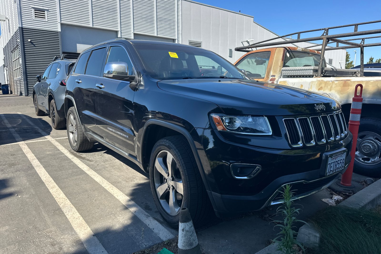 Used 2014 Jeep Grand Cherokee Limited w/ Trailer Tow Group IV AWD/4WD image 2