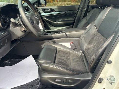Used 2023 Nissan Maxima SR w/ Sport Mat Group image 11
