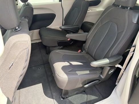 Used 2023 Chrysler Voyager LX FWD image 14