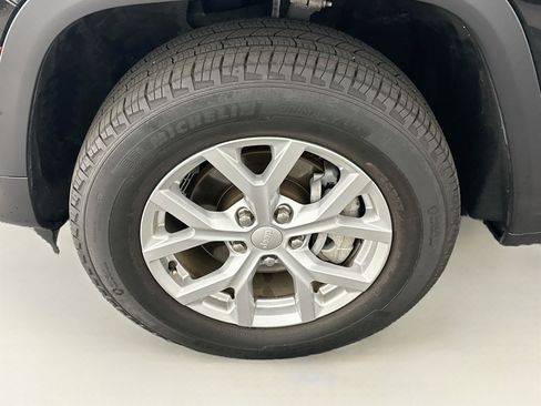 Used 2023 Jeep Grand Cherokee Limited AWD/4WD image 11