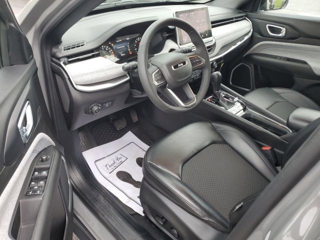 Used 2023 Jeep Compass Latitude w/ Convenience Group AWD/4WD image 12