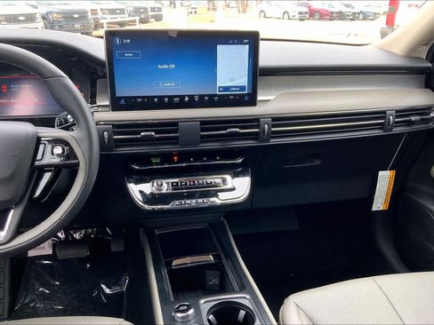 New 2026 Lincoln Corsair Premiere image 6