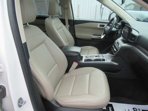 Used 2023 Ford Explorer XLT w/ Equipment Group 202A AWD/4WD image 25