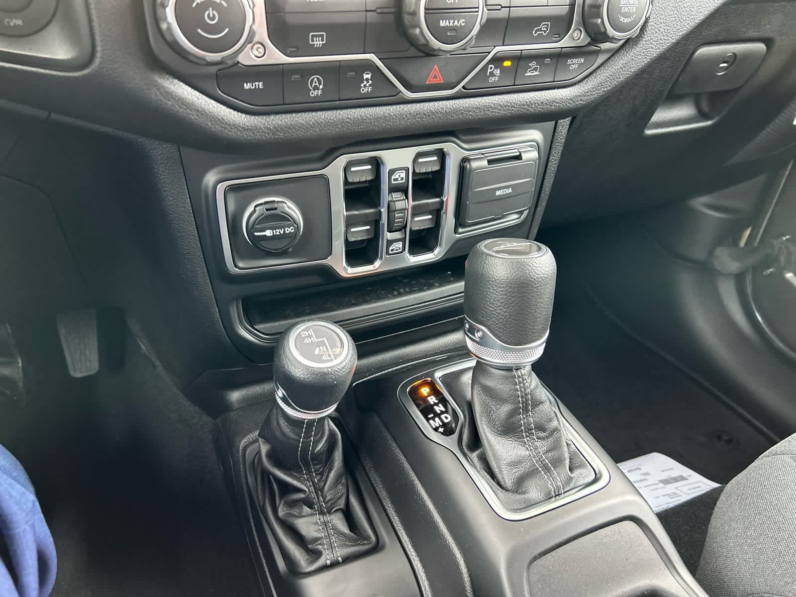 New 2026 Jeep Gladiator Sport AWD/4WD image 28