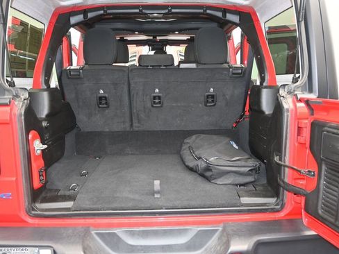 Used 2024 Jeep Wrangler Unlimited Rubicon 4xe AWD/4WD image 11