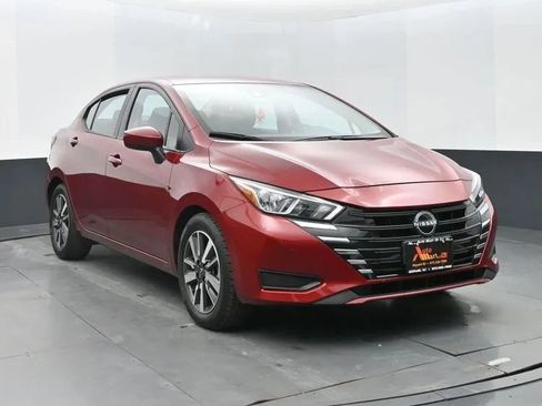 Used 2024 Nissan Versa SV image 2
