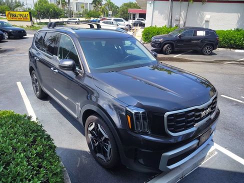 Used 2025 Kia Telluride S AWD/4WD image 2
