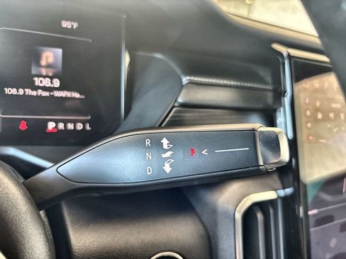 Certified 2025 GMC Acadia Elevation FWD image 16
