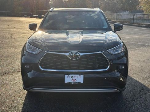 Used 2025 Toyota Highlander Platinum image 12