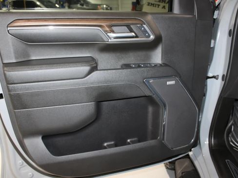 Used 2024 Chevrolet Silverado 1500 LT Trail Boss w/ Convenience Package II AWD/4WD image 7