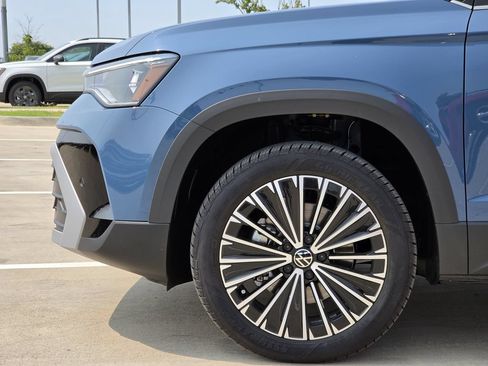 New 2026 Volkswagen Taos SE FWD image 7