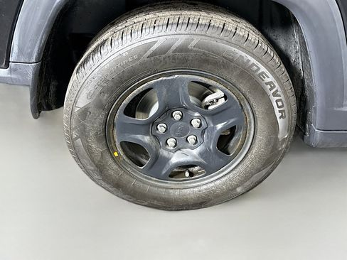 Used 2020 Jeep Compass Sport image 33