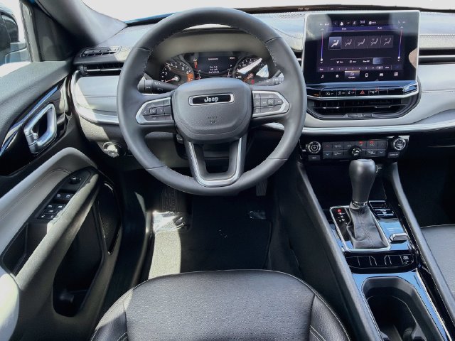 Used 2025 Jeep Compass Limited AWD/4WD image 23