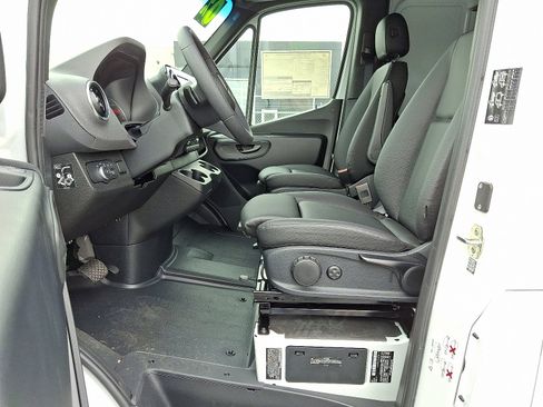 Used 2025 Mercedes-Benz Sprinter 3500 image 15