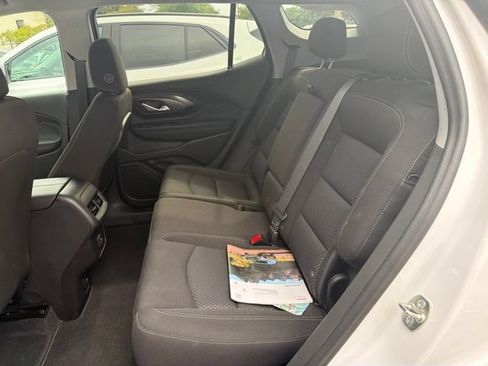 Used 2024 GMC Terrain SLE w/ Driver Convenience Package FWD image 7
