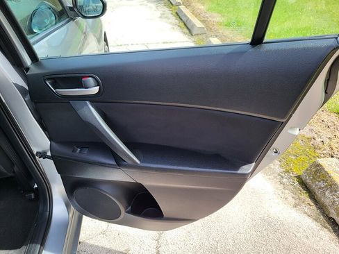 Used 2013 MAZDA MAZDA3 i Sport image 24