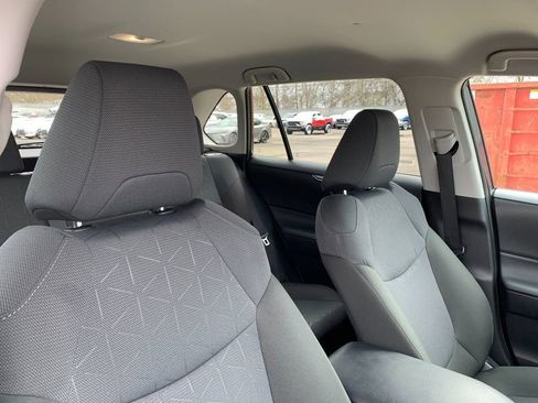 Used 2025 Toyota RAV4 XLE image 19