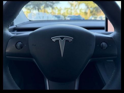 Used 2022 Tesla Model Y Performance image 17