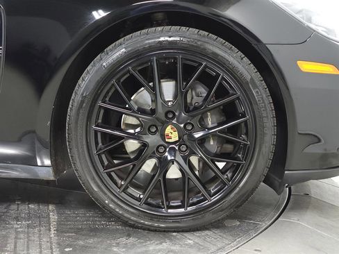 Used 2020 Porsche Panamera image 11