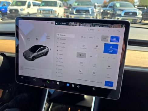 Used 2018 Tesla Model 3 Long Range image 32