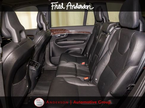 Used 2016 Volvo XC90 T6 Momentum w/ Momentum Plus Package AWD/4WD image 9